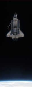 Atlantis sospesa sopra la Terra - STS-135