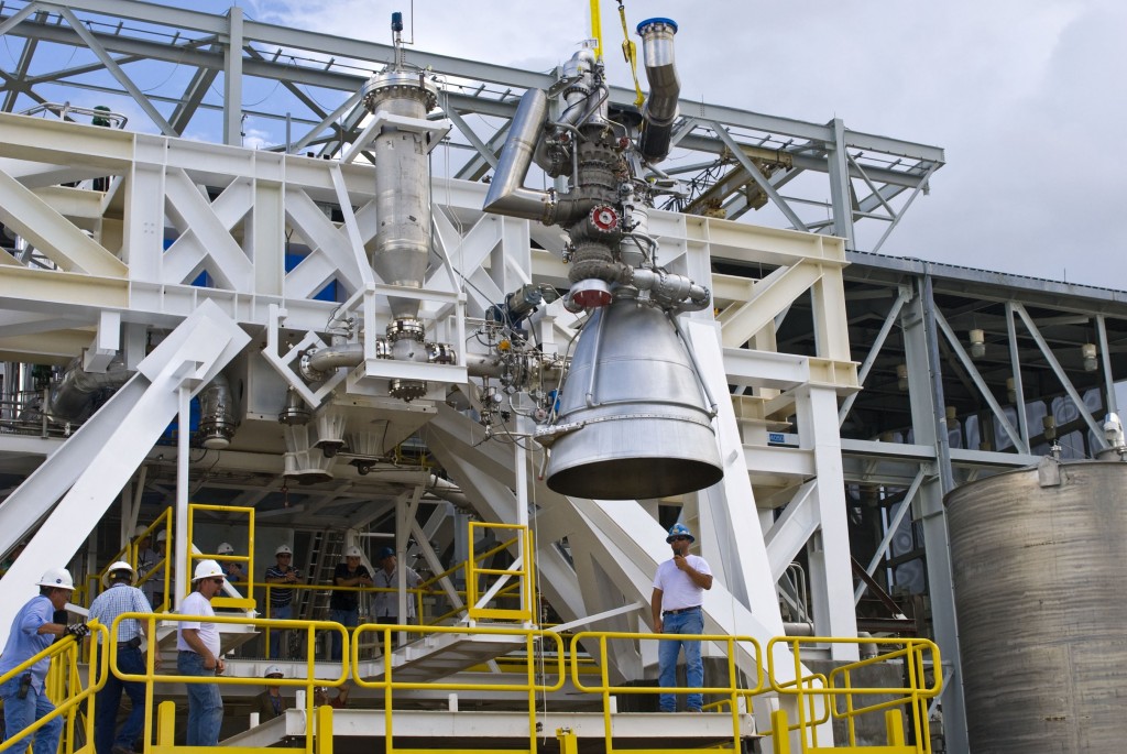 Un motore AJ26 pronto per i test presso il centro Stennis Credits: NASA