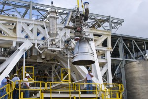 Un motore AJ26 pronto per i test presso il centro Stennis Credits: NASA