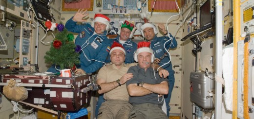 Natale 2009 sulla ISS con l'equipaggio della Expedition 22. Fonte: NASA