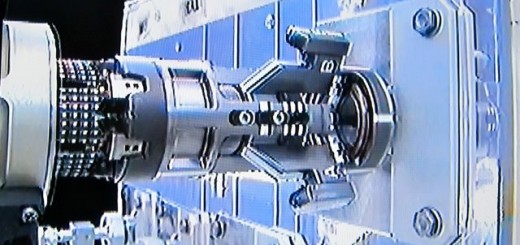 Dextre aggancia un coperchio di RMM in un test del 22/06/2012
