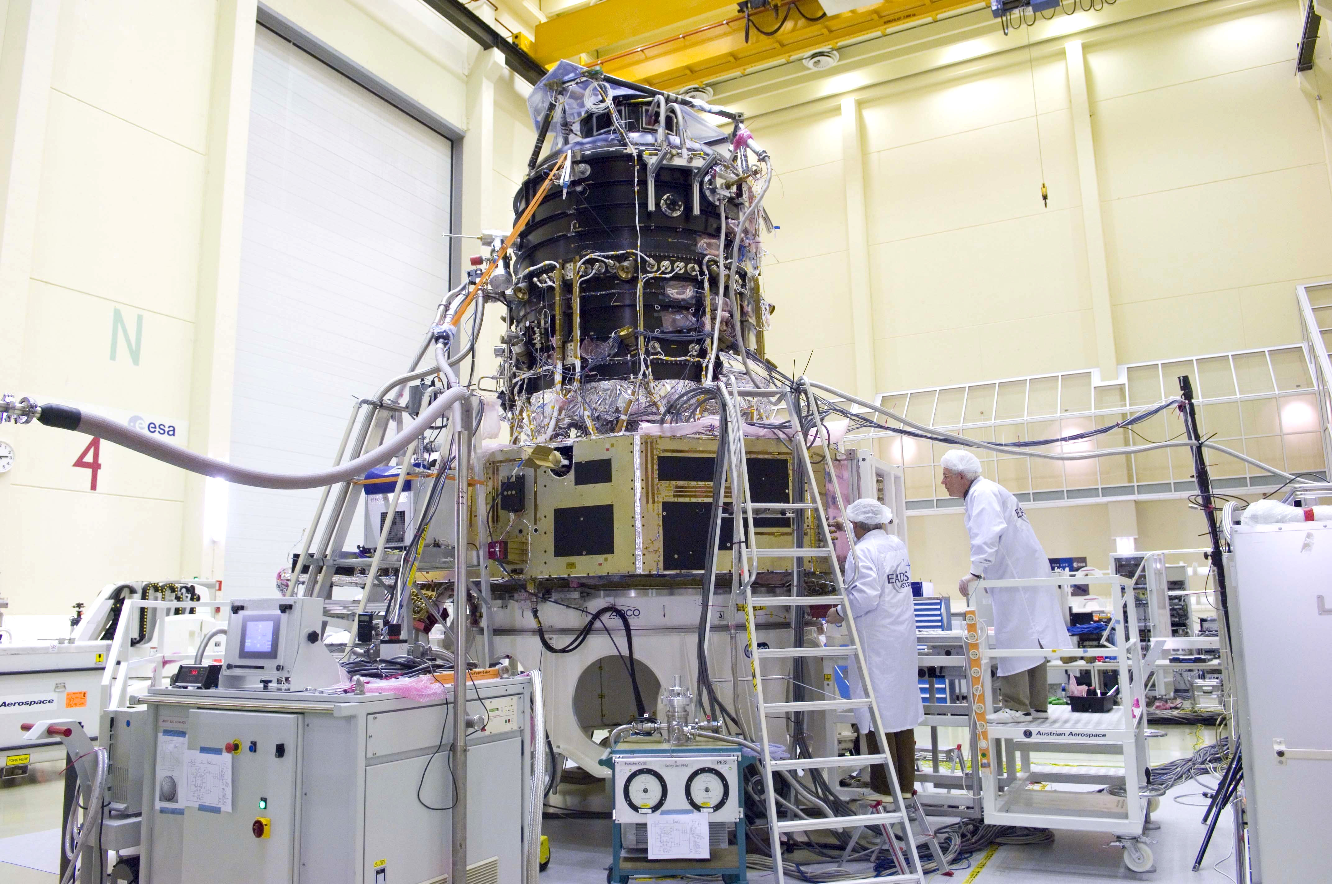 Herschel cryostat cool-down setup
