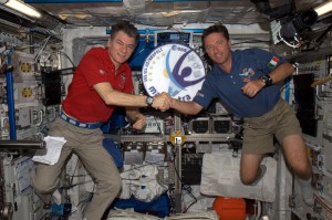 Paolo e Roberto dentro Columbus. (c) NASA/ESA