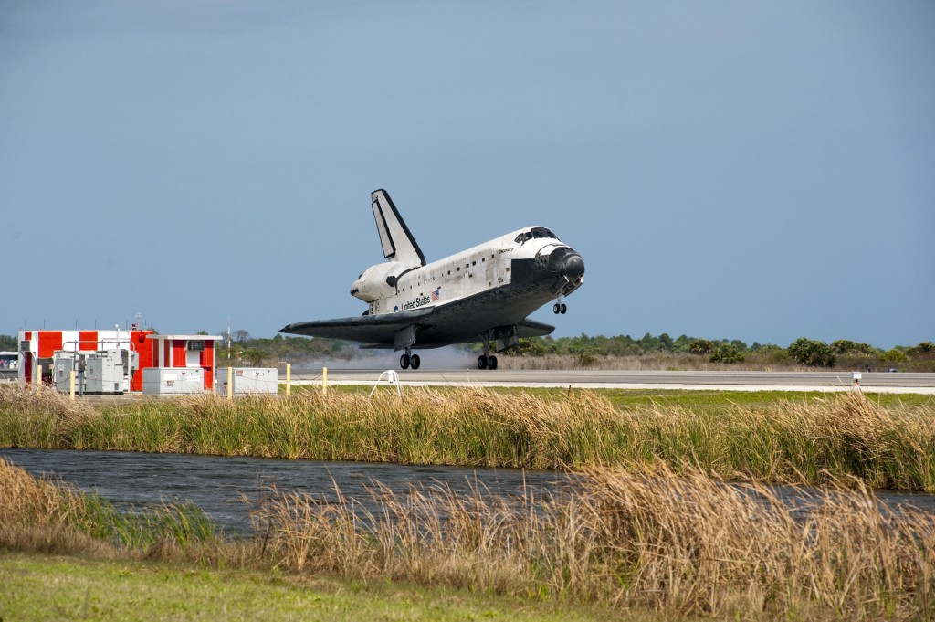 L’atterraggio di STS-133 Discovery alla Shuttle Landing Facility del Kennedy Space Center. Fonte: NASA