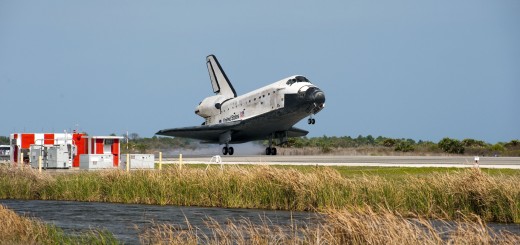 L’atterraggio di STS-133 Discovery alla Shuttle Landing Facility del Kennedy Space Center. Fonte: NASA