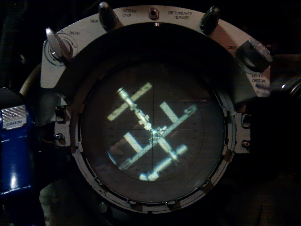 La ISS vista nel perioscopio della Soyuz nel simulatore. Fonte: Samantha Cristoforetti