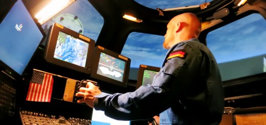 L’astronauta Alexander Gerst si addestra al rendezvous e berthing nel simulatore della Cupola al JSC. Fonte: Alexander Gerst/NASA
