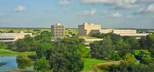 La vista dall’ufficio di Samantha Cristoforetti al Johnson Space Center della NASA a Houston. L’edificio in fondo a destra è il Mission Control Center - Houston. Fonte: Samantha Cristoforetti