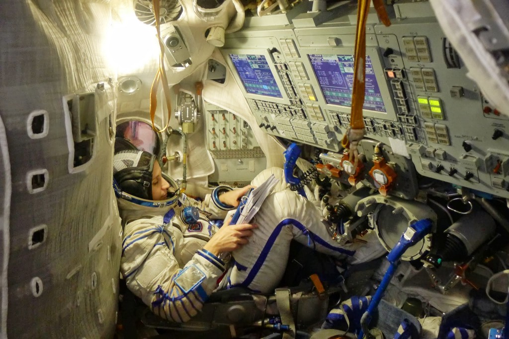 Samantha Cristoforetti in un simulatore Soyuz a Star City. Fonte: Samantha Cristoforetti