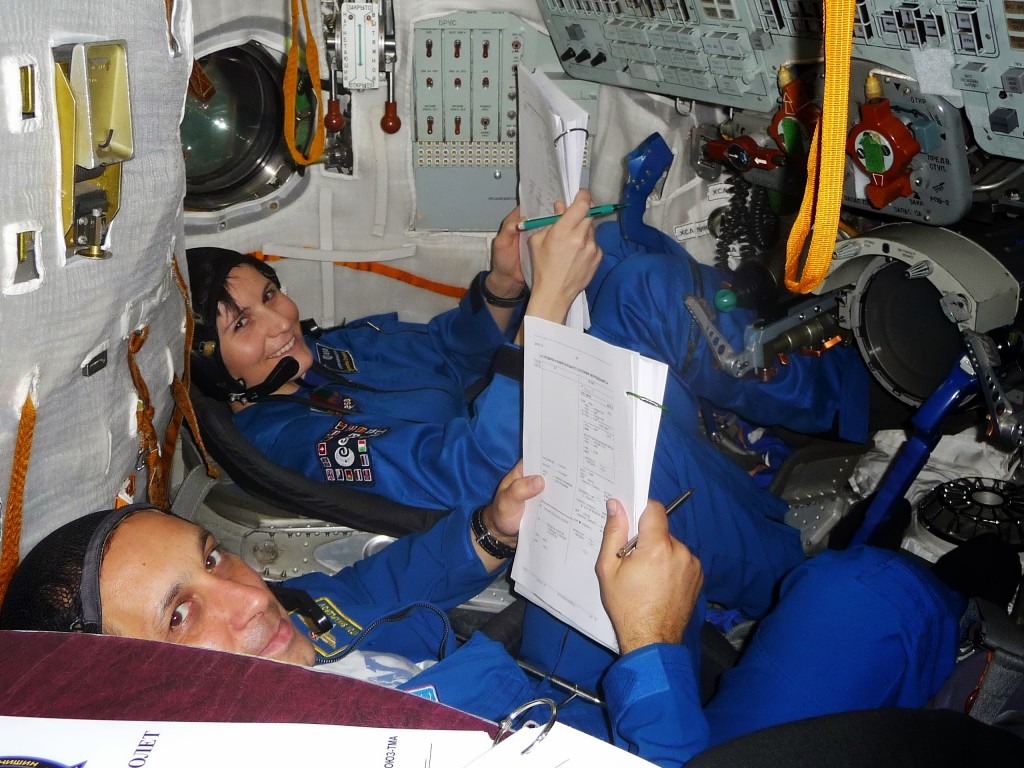 Gli astronauti Samantha Cristoforetti e Anton Shkaplerov nel simulatore Soyuz a Star City. Fonte: Samantha Cristoforetti
