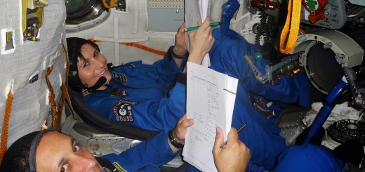 Gli astronauti Samantha Cristoforetti e Anton Shkaplerov nel simulatore Soyuz a Star City. Fonte: Samantha Cristoforetti