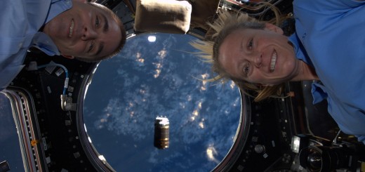 Chris Cassidy e Karen Nyberg in Cupola per la cattura di HTV-4. Fonte: NASA