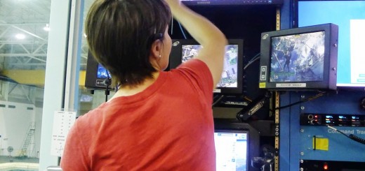 Samantha Cristoforetti ai comandi del Canadarm 2 del NBL al JSC. Fonte: Samantha Cristoforetti