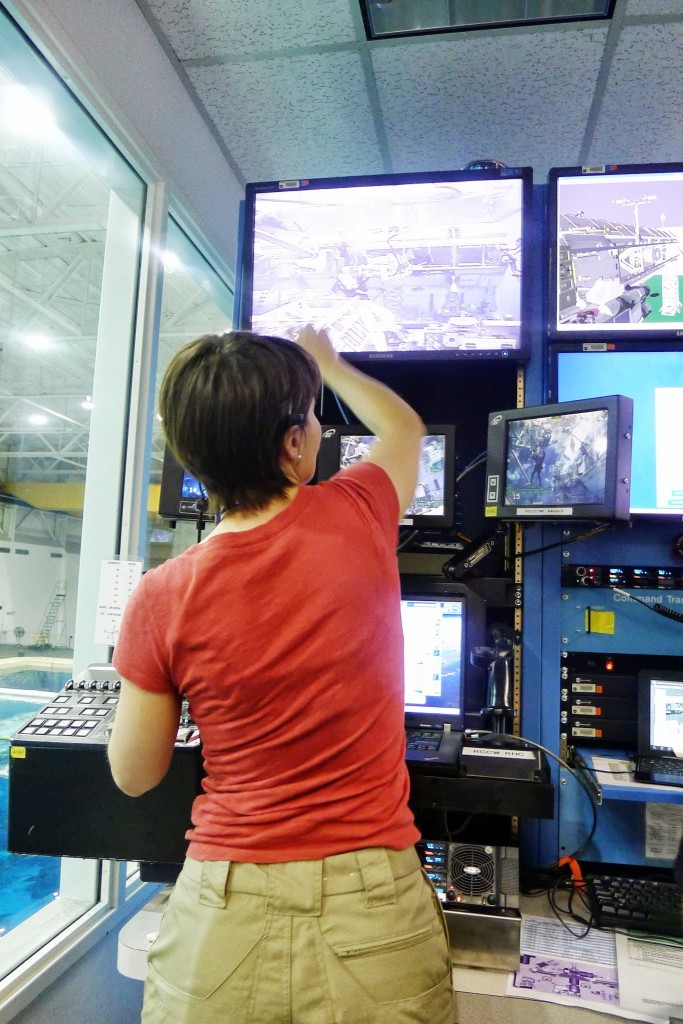 Samantha Cristoforetti ai comandi del Canadarm 2 del NBL al JSC. Fonte: Samantha Cristoforetti