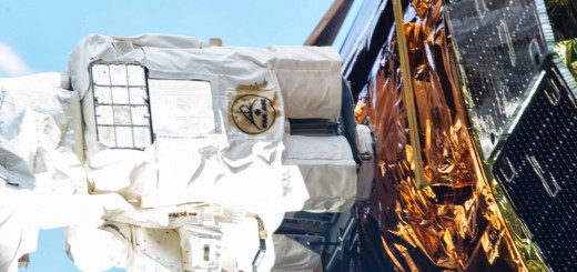 L'estremità del braccio robotico Canadarm 2 agganciata al perno di presa di HTV-4. Fonte: NASA