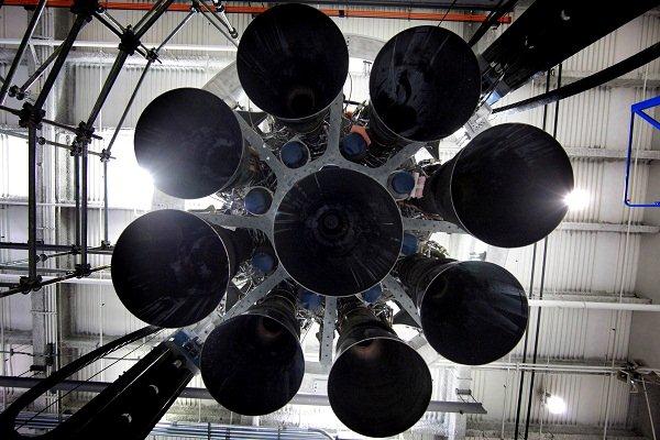 Motori Merlin 1D del Falcon 9 v1,1 nella configurazione "octaweb". Credit: SpaceX.