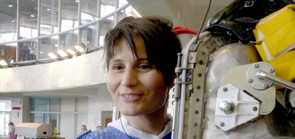 Samantha Cristoforetti dopo una sessione di addestramento EVA con la tuta Orlan all'Hydrolab di Star City. Fonte: Gagarin Cosmonaut Training Center