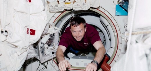 Il cosmonauta Yury Lonchakov nella missione Shuttle STS-100. Fonte: NASA