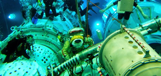 Samantha Cristoforetti in tuta Orlan nell'Hydrolab di Star City. Fonte: Gagarin Cosmonaut Training Center