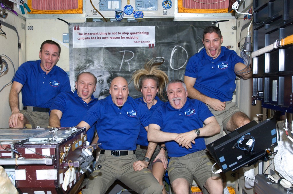 Il tributo dei membri dell'Expedition 37 alla partenza di ATV-4 Albert Einstein. (c) ESA/NASA