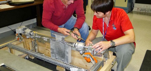 Samantha Cristoforetti si addestra alla manutenzione del tapis roulant T2 al JSC. Fonte: Samantha Cristoforetti