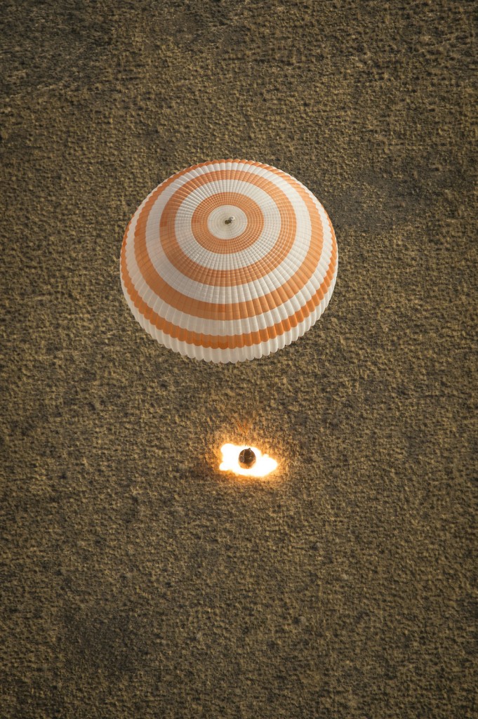 L'atterraggio della Soyuz TMA-08M. Fonte: NASA/Bill Ingalls