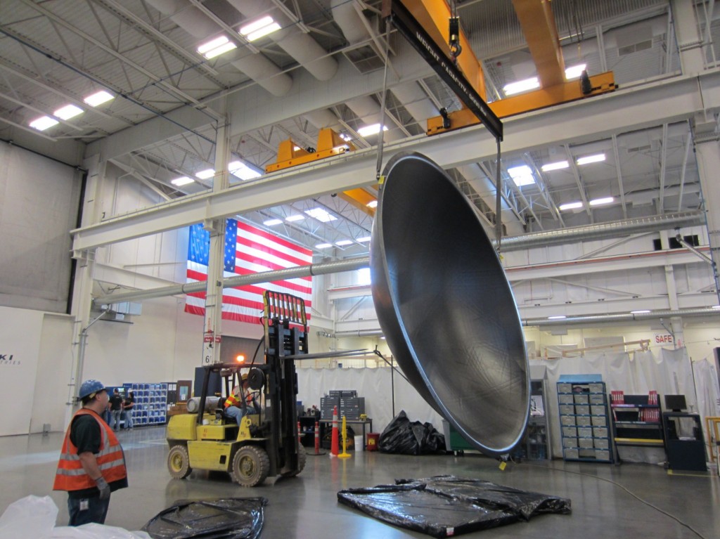 Le ultime fasi di preparazione del diaframma in composito presso le Janicki Industries. (C) Janicki Industries/NASA's Langley Research Center