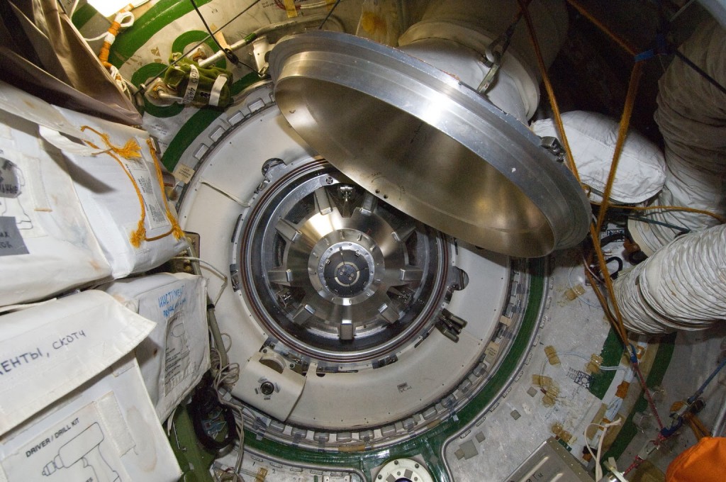 Il meccanismo di docking dell'ATV-3 Edoardo Amaldi visto dal modulo Zvezda della ISS. Fonte: NASA