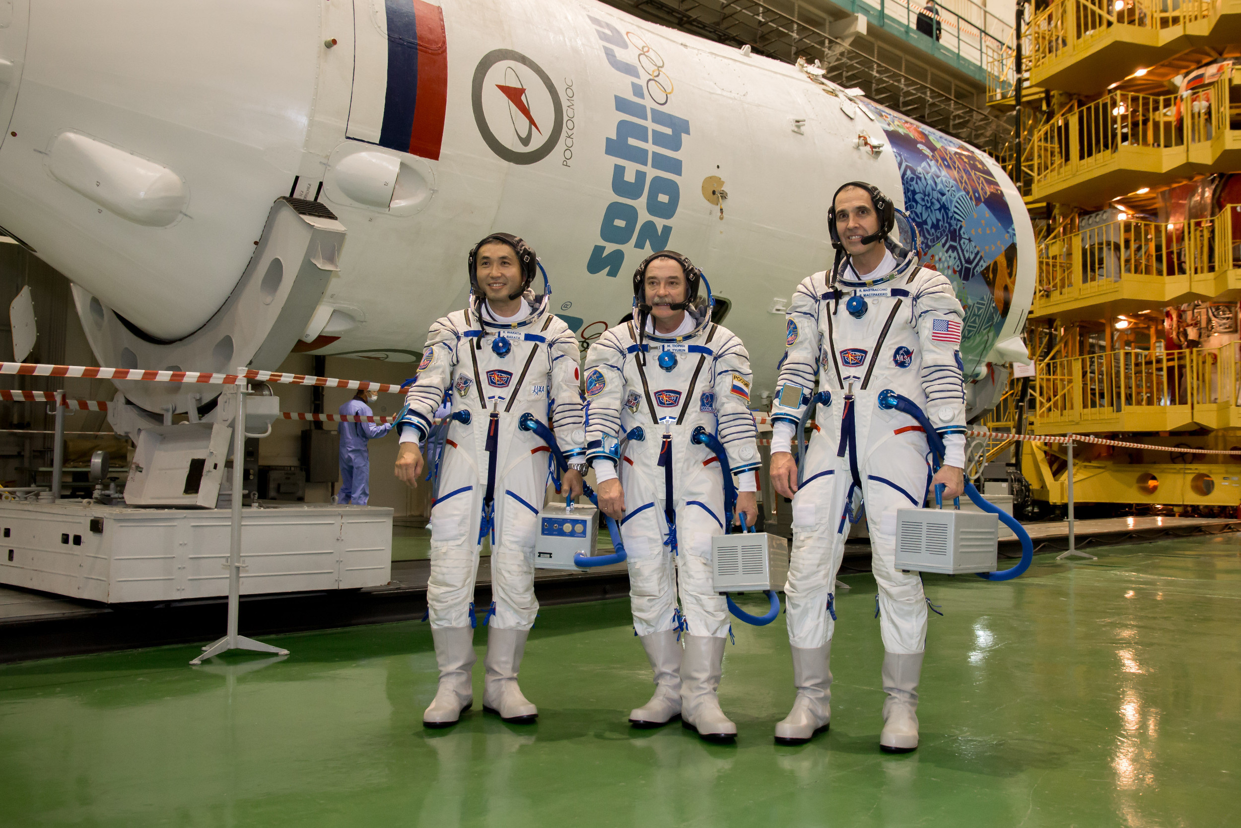 L'equipaggio della Soyuz TMA-11M: Koichi Wakata, Mikhail Tyurin, e Rick Mastracchio. Fonte: NASA/Victor Zelentsov