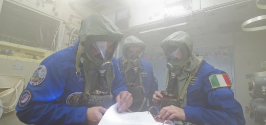 Simulazione di incendio nel modulo Zvezda con Samantha Cristoforetti e l'equipaggio della Soyuz TMA-15M a Star City. Fonte: Gagarin Cosmonaut Training Center
