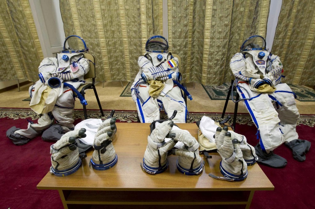 Tute Sokol in attesa di essere indossate per una simulazione Sojuz. Fonte: Gagarin Cosmonaut Training Center