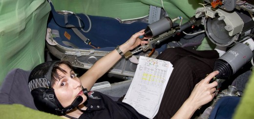 Samantha Cristoforetti in una simulazione di docking manuale Soyuz. Fonte: Gagarin Cosmonaut Training Center