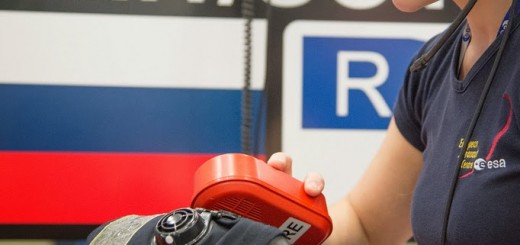 Samantha Cristoforetti con una maschera con respiratore in addestramento al JSC. Fonte: NASA