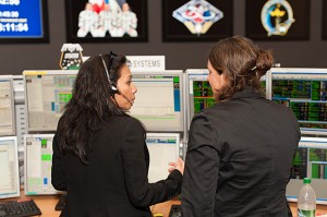 Flight Controller nella Columbus control room. Tutte le foto (C) DLR/Christian Ehrhardt.