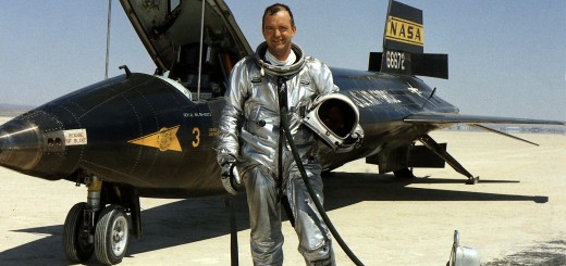 Bill Dana accanto a un X-15 nel 1967. Credit: NASA