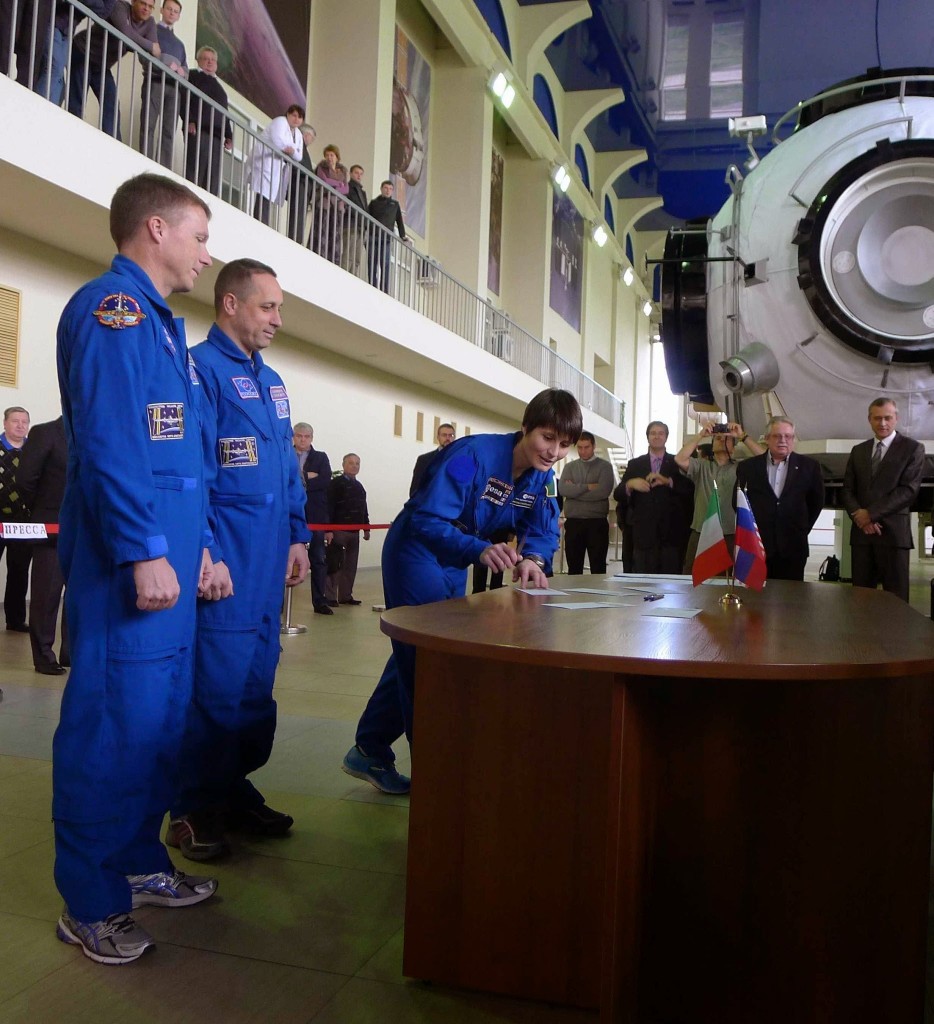 L'esame finale da backup nel segmento russo della ISS per l'equipaggio della Soyuz TMA-15M: Terry Virts, Anton Shkaplerov e Samantha Cristoforetti. Credit: Samantha Cristoforetti
