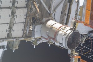 La SSU-3A è lo scatola metallica più grande alla base del cilindro (Mast Canister Assembly - MCA).