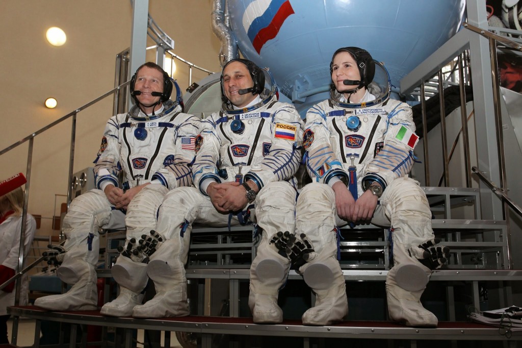 L'equipaggio della Soyuz TMA-15M si prepara all'esame finale Soyuz come backup della Soyuz TMA-13M: Terry Virts, Anton Shkaplerov e Samantha Cristoforetti. Credit: NASA