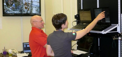 Samantha Cristoforetti e Scott Kelly si addestrano al simulatore software ROBOT per la cattura di veicoli cargo sulla ISS. Credit: Samantha Cristoforetti