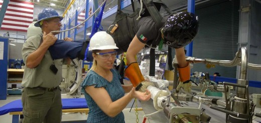 Samantha Cristoforetti si addestra nel Partial Gravity Simulator (POGO) al JSC. Credit: Samantha Cristoforetti