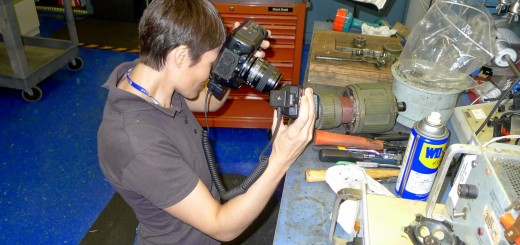 Samantha Cristoforetti fa pratica con le attività di manutenzione di base all'Ellington Air Field. Credit: Samantha Cristoforetti