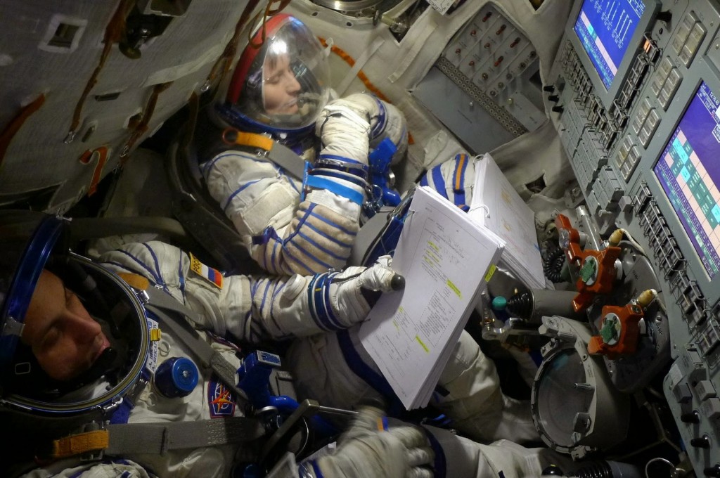 Samantha Cristoforetti e l'equipaggio della Soyuz TMA-15M nel simulatore. Credit: Samantha Cristoforetti