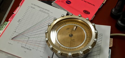 Il manometro e i grafici utilizzati a Star City nelle simulazioni di depressurizzazione della ISS. Credit: Samantha Cristoforetti