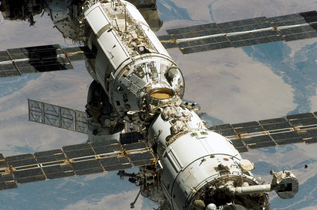 Il segmento russo della ISS fotografato da STS-114. Credit: NASA