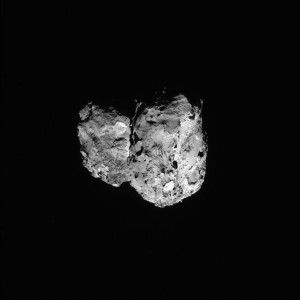 Immagine della cometa 67P ripresa dalla NAVCAM di Rosetta il 6 agosto, a circa 96 km di distanza (ESA/Rosetta/NAVCAM)