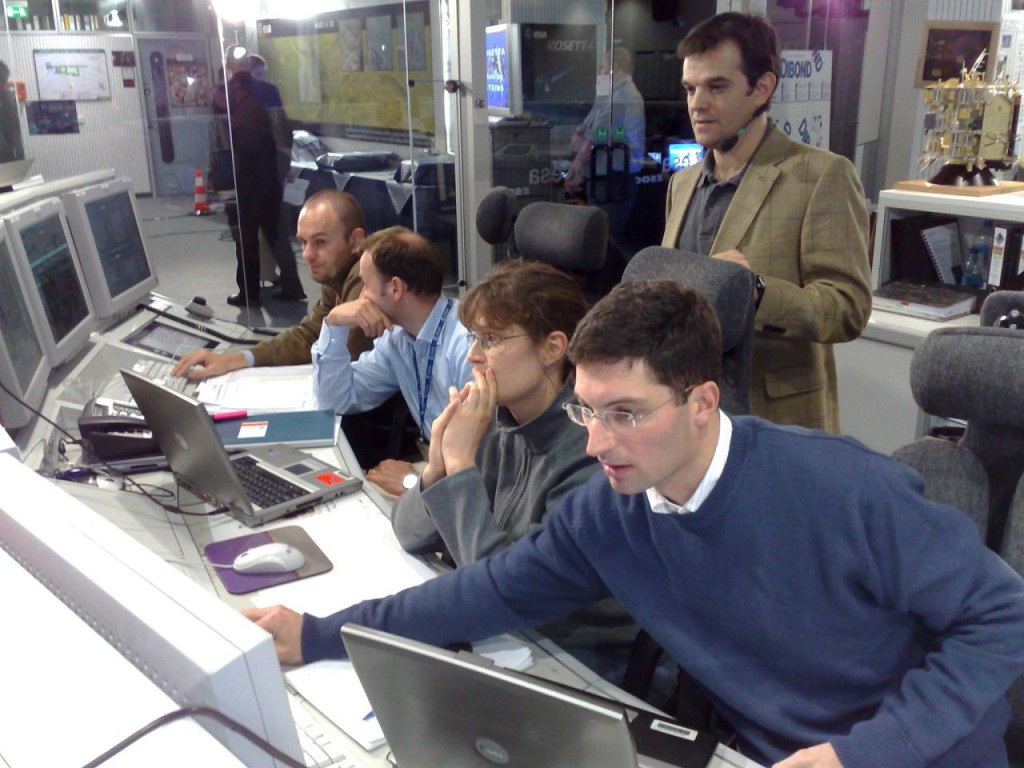 A._Accomazzo_with_Rosetta_Flight_Control_Team_during_Steins_encounter_2008