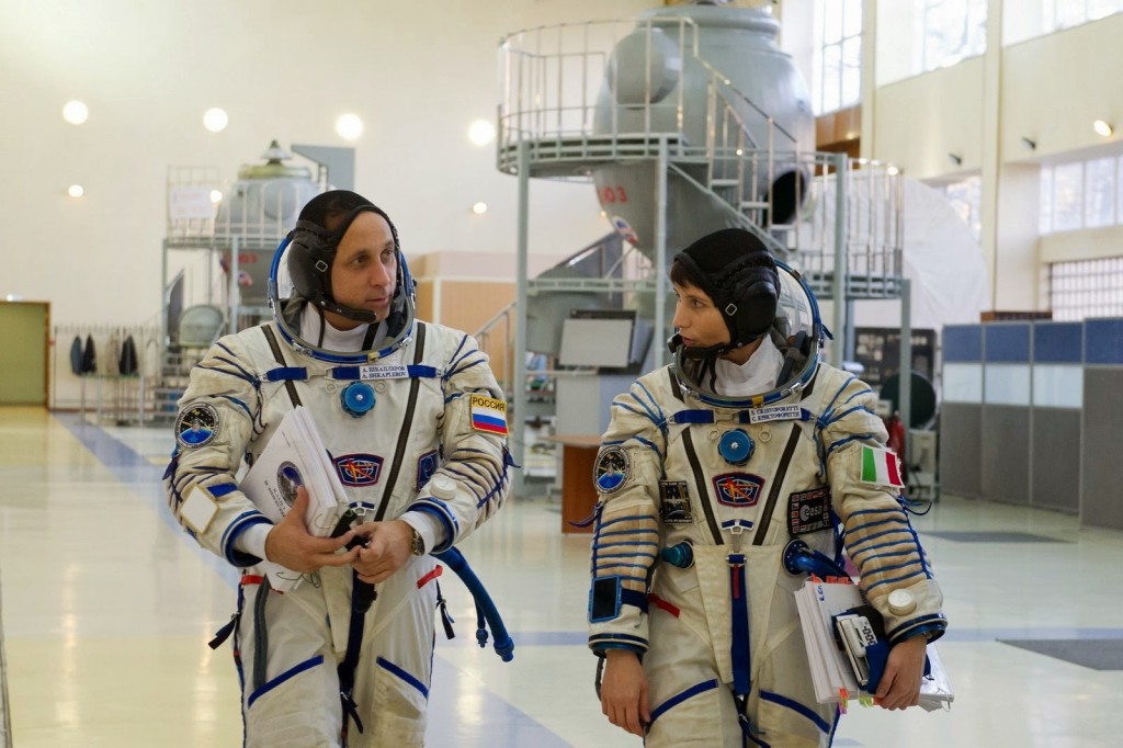 Samantha Cristoforetti e Anton Shkaplerov prima di una simulazione Soyuz. Credit: GCTC