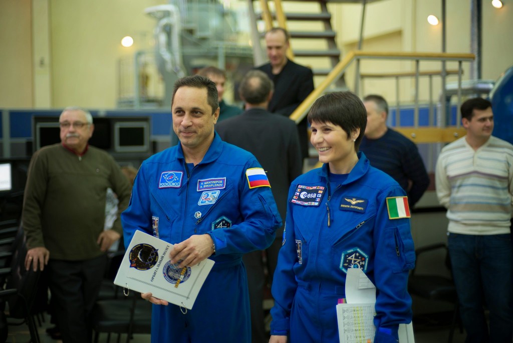 Samantha Cristoforetti e Anton Shkaplerov prima dell'esame di attracco manuale per la Soyuz TMA-15M. ESA/S. Corvaja