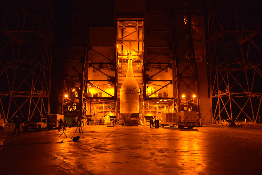 La capsual Orion EFT-1 giunta alla base del Launch Complex 37. Image Credit: NASA/Radislav Sinyak  