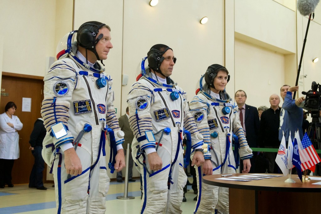 L'equipaggio della Soyuz TMA-15M con Samantha Cristoforetti sceglie uno scenario d'esame. Credit: GCTC